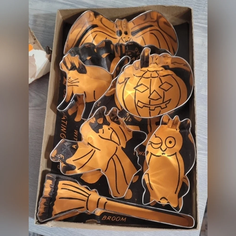 Halloween Metal Cookie Cooky Cutters Boxed Set Vintage